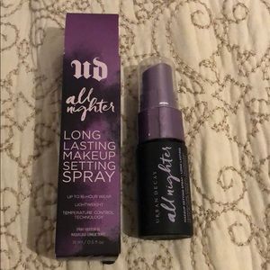 Travel size make up setting spray
